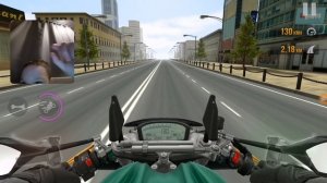 я играю в traffic rider