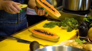 Тайский салат в ресторане Bestie