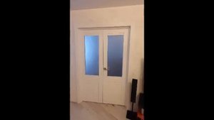 Межкомнатные распашные двери классика в белом цвете