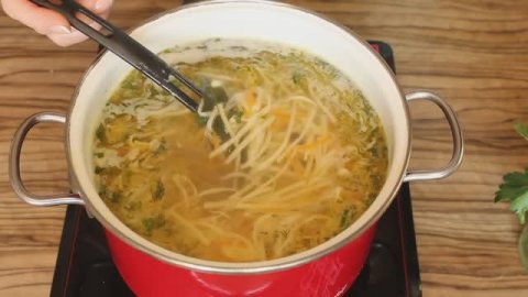 Суп лапша по домашнему. Рецепт универсального теста для самодельной лапши.