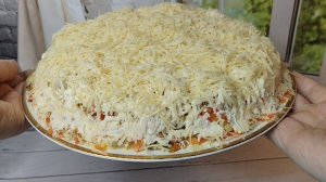 Слоёный салат с курицей и овощами!