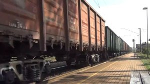 Тепловозы 2ТЭ10У-0184+2ТЭ10М-3452("холодный") с грузовым поездом