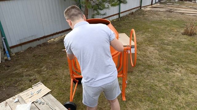 Бетономешалка СтройМаш на 200 литров из магазина Оби. Покупка и сборка.