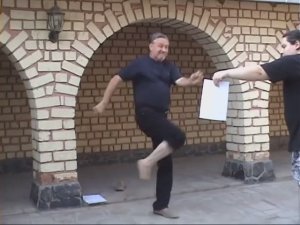 Вызов. Хлёсткий удар ногой. Локомоторная Биомеханика Белого Саморяда. "Бой на бегу".