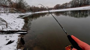 Ловля ХИЩНИКА на Москва-реке! ДЖИГ- РИГ! ЗИМНИЙ СПИННИНГ! Рыбалка на Ультралайт зимой