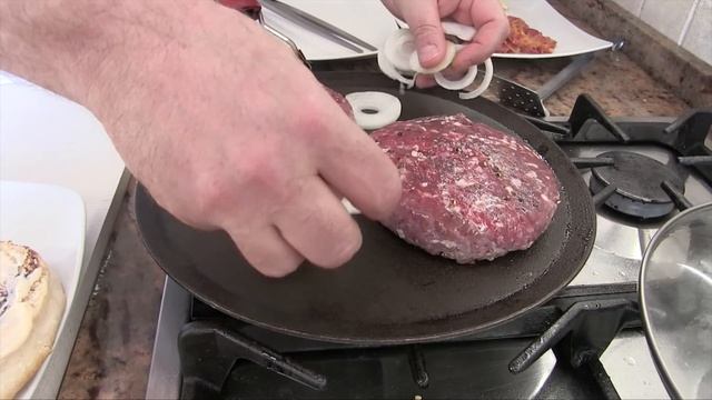 Super Mega Hamburger da Panico Paura, con uova e pancetta affumicata смотреть онлайн