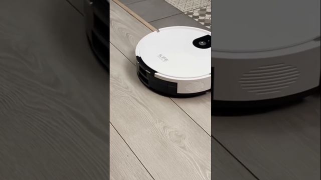 Тестируем новый китайский робот-пылесос со станцией самоочистки ILife V9 Pro смотреть онлайн