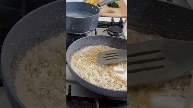 Melt in your mouth Creamy Salmon Pasta #quick pasta @saffy'skitchen смотреть онлайн