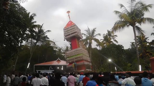 Праздничный дворец для божеств в движении на празднике в Индии! смотреть онлайн