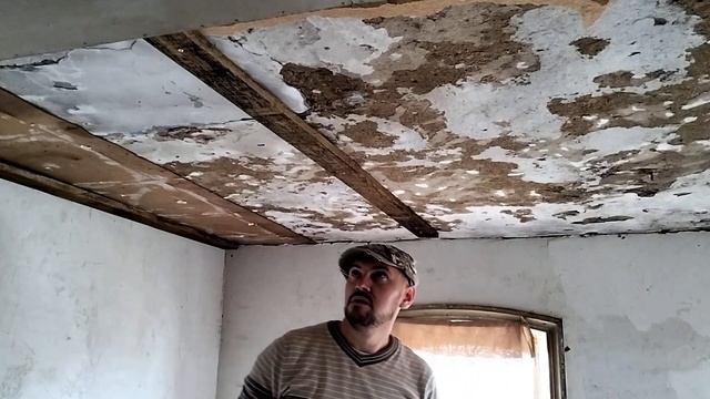 ПОДШИВКА ПОТОЛКА OSB ЛИСТАМИ В ОДИНОЧКУ / Деревенька на Урале / Выпуск 39