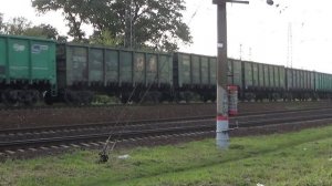 Тепловоз 2М62У-0037 с грузовым поездом и приветствие от локомотивной бригады.