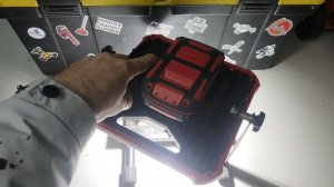 Аккумуляторный прожектор Пит.