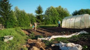 ЖИЗНЬ ВДАЛИ ОТ ЦИВИЛИЗАЦИИ | ЗРИТЕЛЬ ПРИЕХАЛ В ГОСТИ С ПОДАРКАМИ | СТРОЙМАТЕРИАЛЫ | ЗАБОР И САД