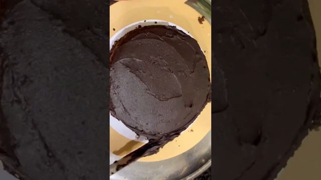 Chocolate cake decoration for beginners #cake #food #chocolate #chocolatecake #shorts #ytshorts