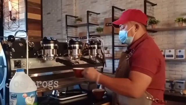 how to make coffee latte with Michael Navarro смотреть онлайн