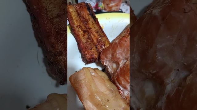 Рулет из грудинки горячего копчения, карбонад, грудинка