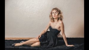 Песня "Голубка"(Vivienne Mort) исполняет Ирина Омельчук