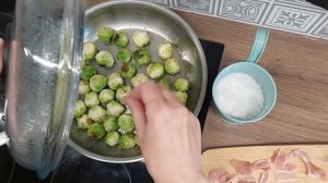 Брюссельская капуста, жареная с беконом. #брюссельскаякапустарецепт
