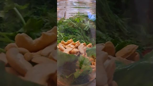 Много зелени не бывает:готовим песто соус#песто #песторецепт#смачно смотреть онлайн