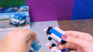 Assembling a police car from Lego / Lego Miniso