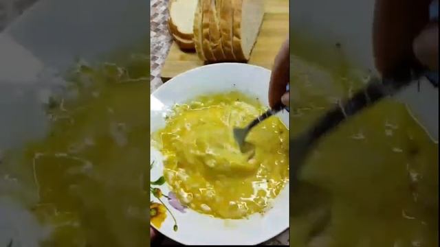 Бюджетный рецепт из черствого хлеба. Быстрый завтрак или закуска.
