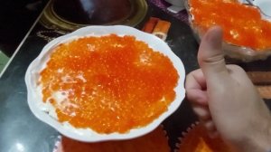 Салат из крабовых палочек и икрой. Салат на праздничный стол на скорую руку.