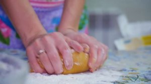 ЕДЕМ В ГОСТИ К БАБУШКЕ ГАЛЕ | КАТЯ ИСПЕКЛА ГОСТИНЕЦ | ОБУСТРАИВАЕМ ДОМ