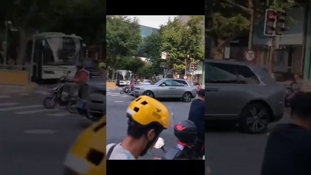 Ferrari 812 & Rolls-Royce Cullinan boosting on chinese streets 🔥