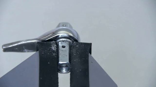 ХОМУТАТЕЛЬ-из ключа трещетки!
