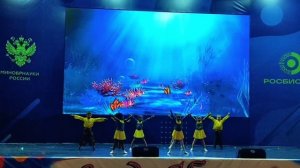 Вова танцует под песню Морская черепашка