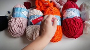 Куколка из плюшевой пряжи крючком.