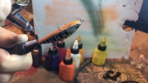 Покраска и лакировка воблера ручной работы. Форелевый воблер ручной работы