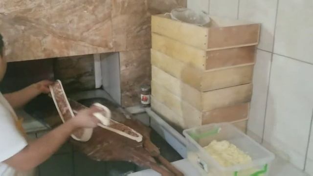Мисс Анатолия показывает как делают турецкое пиде