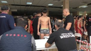 Взвешивание борцов до 75 кг.