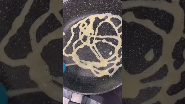 АЖУРНЫЕ БЛИНЧИКИ - НЕ ТОЛЬКО ПРОСТО, НО И ОЧЕНЬ ВКУСНО #shorts смотреть онлайн