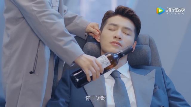 ENG SUB【忘记你，记得爱情 Forget You Remember Love】EP26 | 芊语拿出视频解救森威尔，俊皓请芊语喝酒
