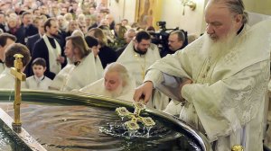 В Крещенский сочельник Патриарх Кирилл совершил чин великого освящения воды в Храме Христа Спасителя