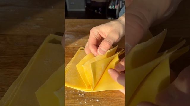 Как готовить огромный равиоло aka Raviolone смотреть онлайн