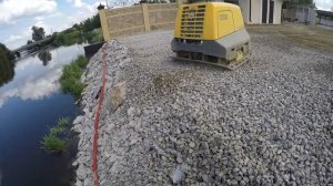 Виброплита Wacker Neuson DPU 130. Опасная работа на краю!