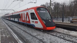 Поезд летит по Московскому центральному диаметру | Электропоезд Иволга ЭГ2Тв