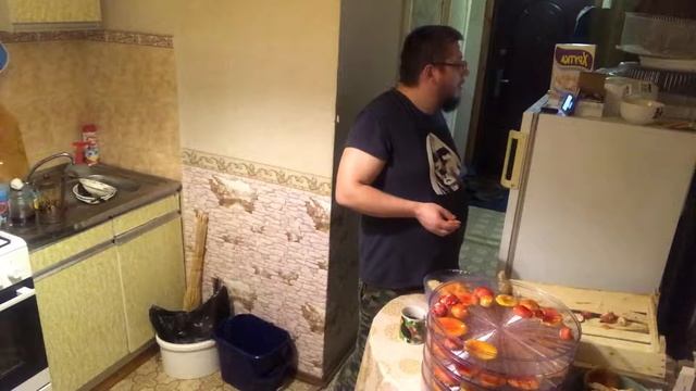 Чищу грибы и Варю кашу смотреть онлайн