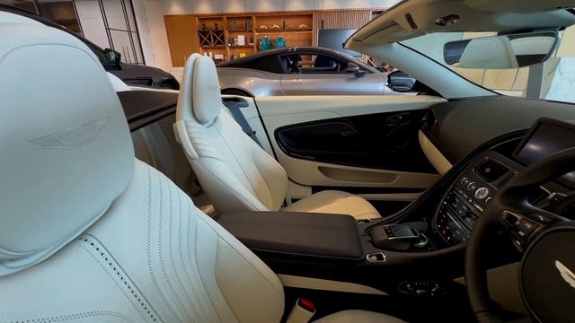 2023 Aston Martin DB11 V8 Volante Royal Indigo | Interior and Exterior [4K] HDR смотреть онлайн
