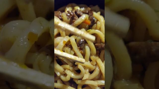 Don't Mind Me I'm Internationally Hungry Again 🤦🏽♀️🤭 Bulgogi Udon Noodles with Steak 😋 смотреть онлайн