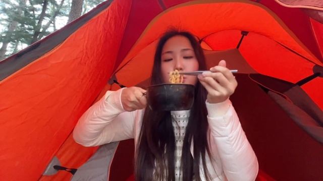 [솔로캠핑] 바다 앞 소나무 숲에서 오징어 순대에 짬뽕 먹고 김부각과 커피 쫀디기도 먹기ㅣ강릉 연곡 솔향기 캠핑장