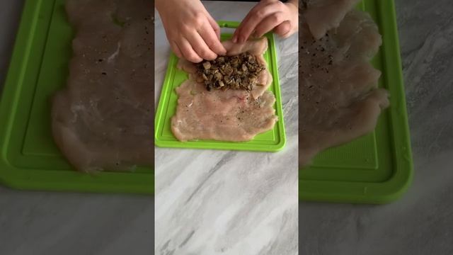 Куриный рулет с грибной начинкой смотреть онлайн