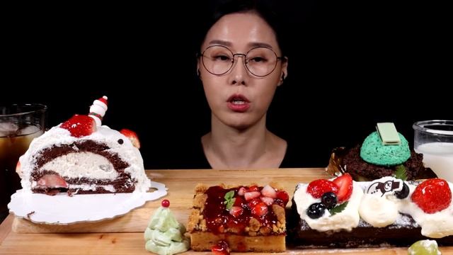 SUB)MUKBANG롯데백화점 크리스마스 디저트 여기 다 있어요Lotte Department Store Christmas Dessertロッテ百貨店クリスマスデザートはここにあります。