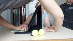 Восстановление движений в руке после инсульта с использованием зеркала.