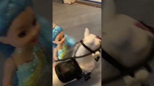 Соревнования игрушечных лошадей