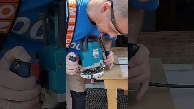 Скругляем угол столешницы ручным фрезером