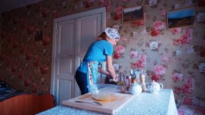 БЫТ В ОДНОЙ ИЗ ДЕРЕВЕНЬ УРАЛА | СВОЯ ЗАКВАСКА НА ХЛЕБ И СУП С ДОМАШНЕЙ ЛАПШОЙ